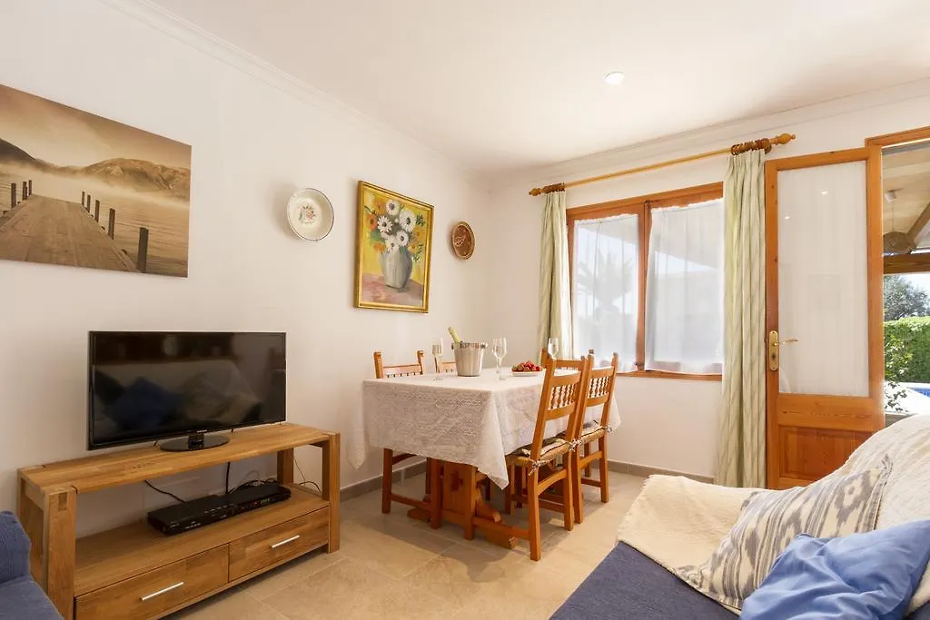 בית נופש Villa Jaume Pollenca